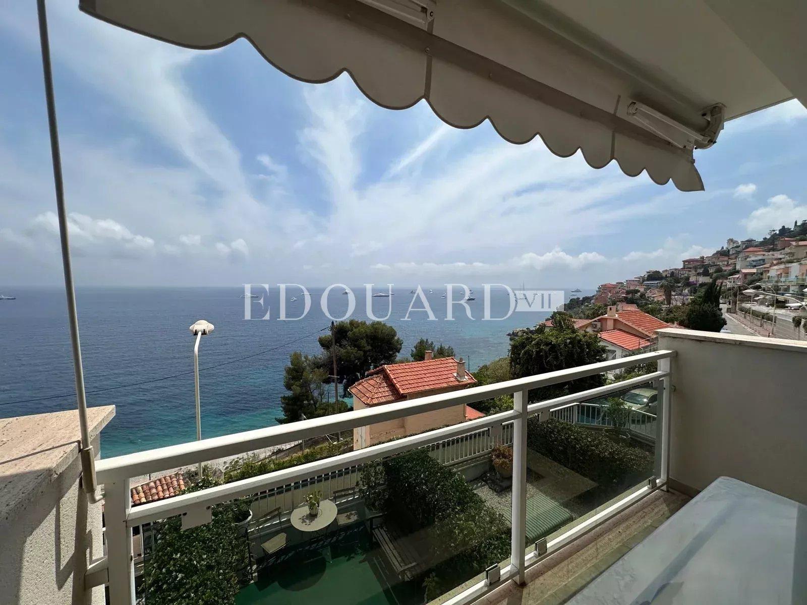 Bel studio à vendre avec terrasse couverte, magnifique vue mer panoramique et cave, exclusivité