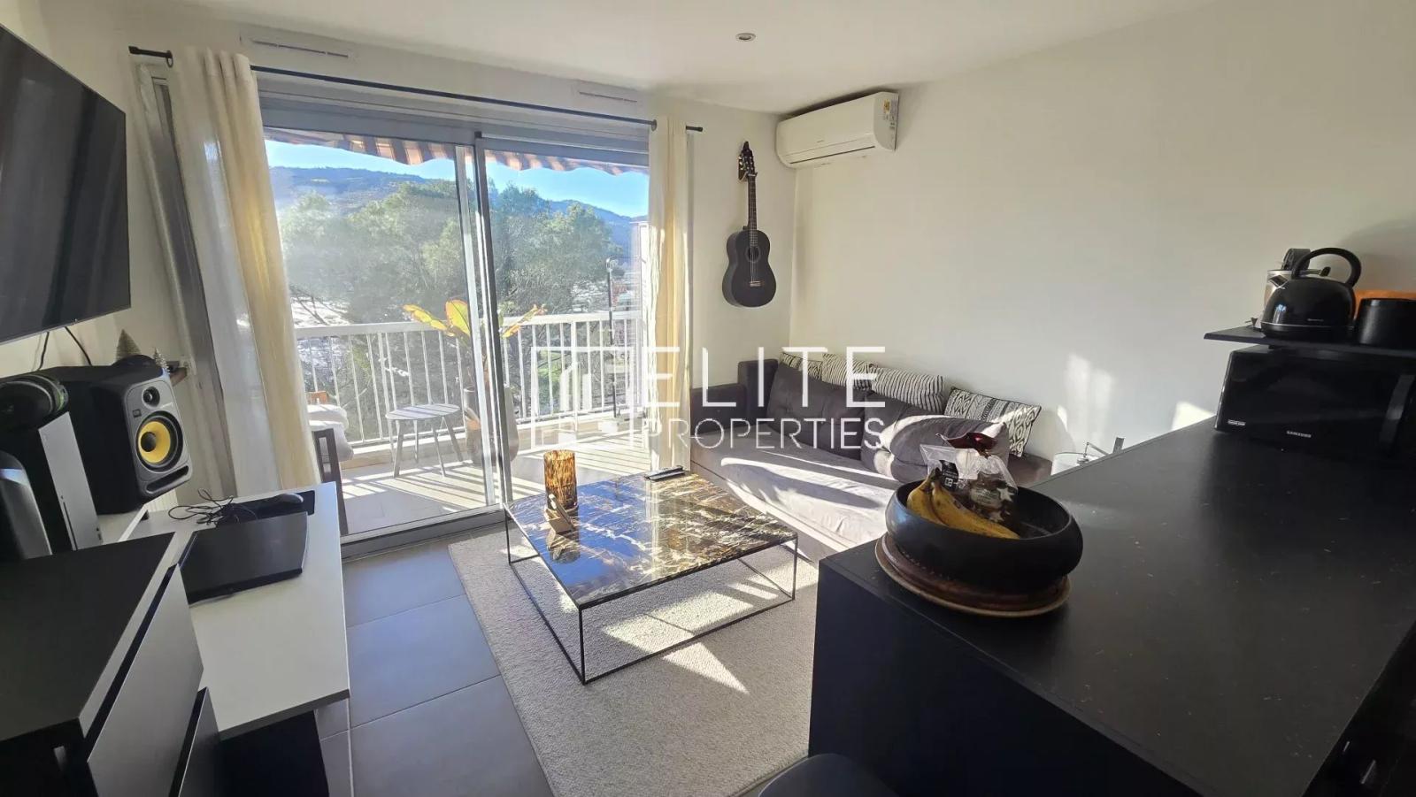 APPARTEMENT 2 PIÈCES 30m² AVEC PARKING & CAVE + PISCINE