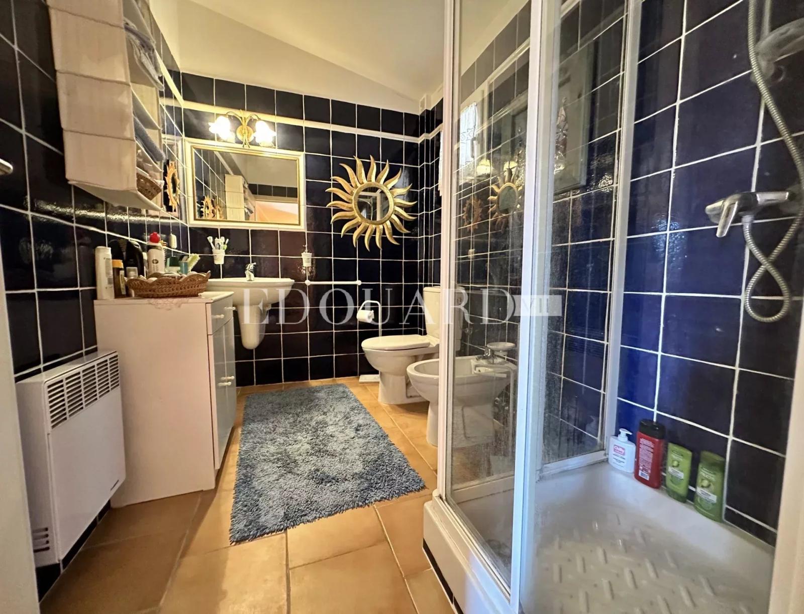 En exclusivité appartement triplex avec deux balcons, belle vue mer panoramique et spacieux garage