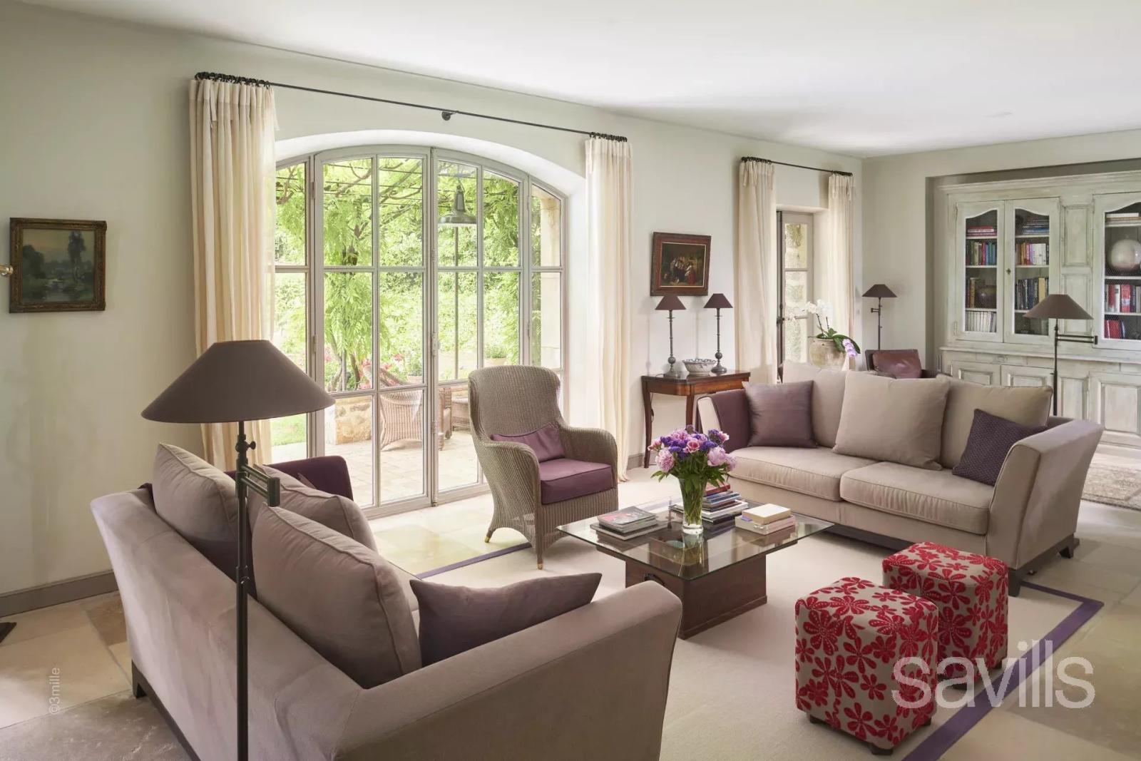 Superbe villa en pierre dans un domaine privé