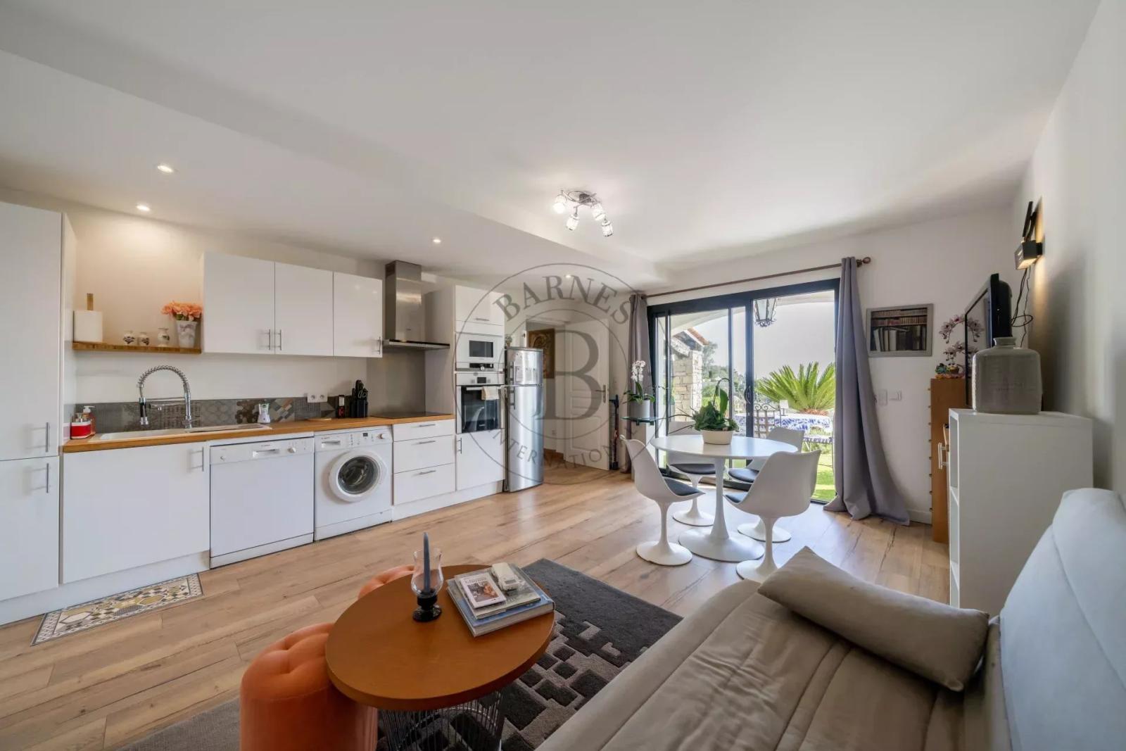 MOUGINS - VILLA VUE MER - PROCHE CANNES