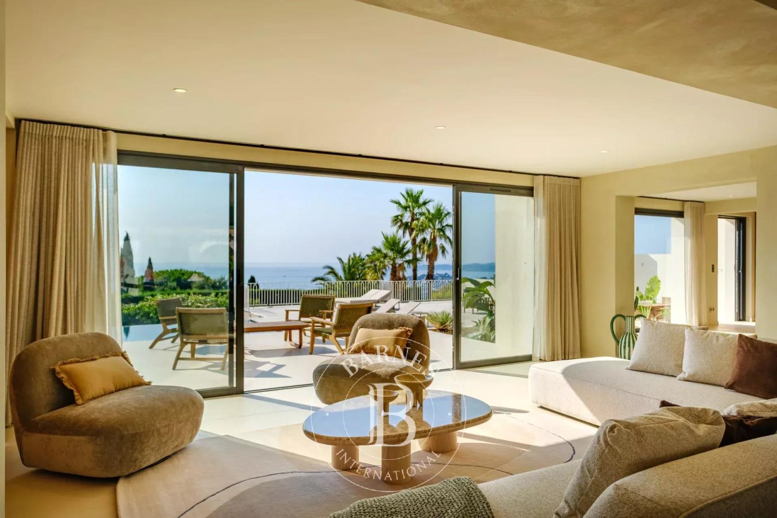 EXCLUSIVITÉ - SAINTE-MAXIME - DOMAINE RÉSIDENTIEL - VILLA VUE MER - PISCINE