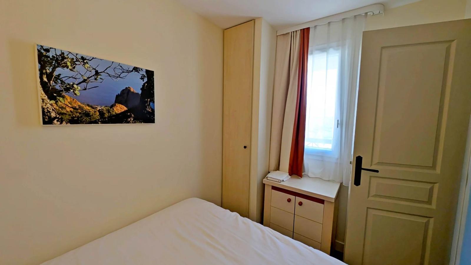 A VENDRE AGAY CAP ESTEREL LE VILLAGE 2 PIECES VUE MER. PARKING