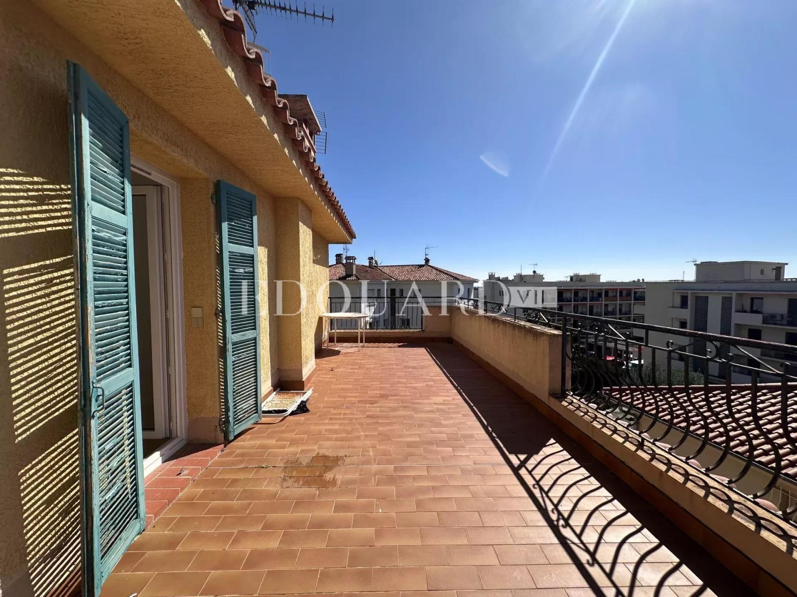 Maison à vendre sur le Plateau du Cap, avec fort potentiel et nombreuses possibilités d’aménagement