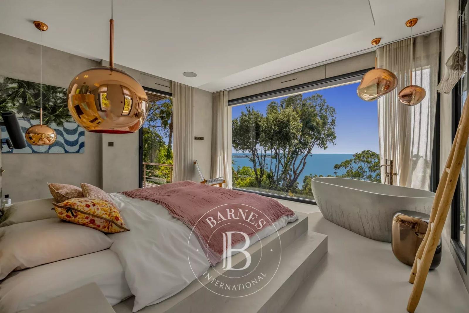 SUPER CANNES - VILLA CONTEMPORAINE AVEC VUE MER PANORAMIQUE