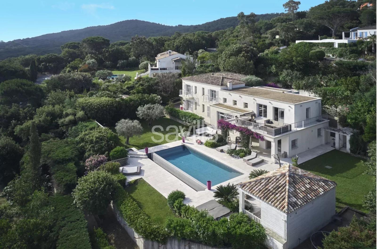 Somptueuse villa avec vue panoramique sur le Golfe de Saint-Tropez