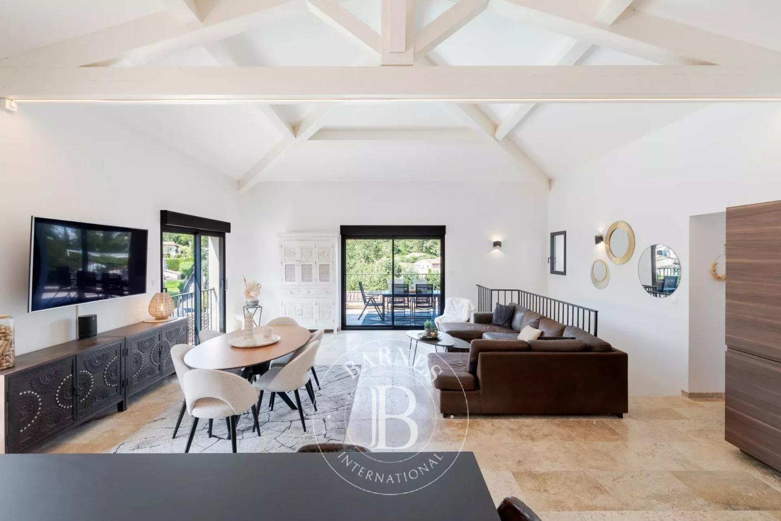 Valbonne - Élégante villa contemporaine récente à quelques pas des écoles internationales - Studio indépendant