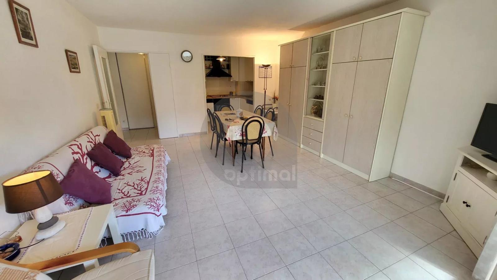 Menton Bas-Borrigo  -  grand 2 Pièces avec terrasse, garage et cave.