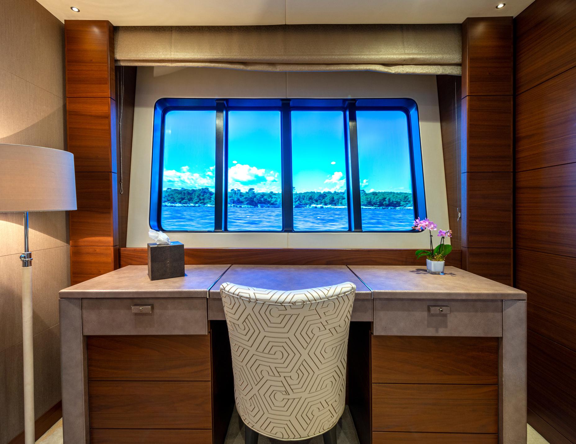 36e61_nsoxo_imperial_princess_beatrice_princess_40m_used_yacht_for_sale_superyacht_flybridge_cannes_29.jpg