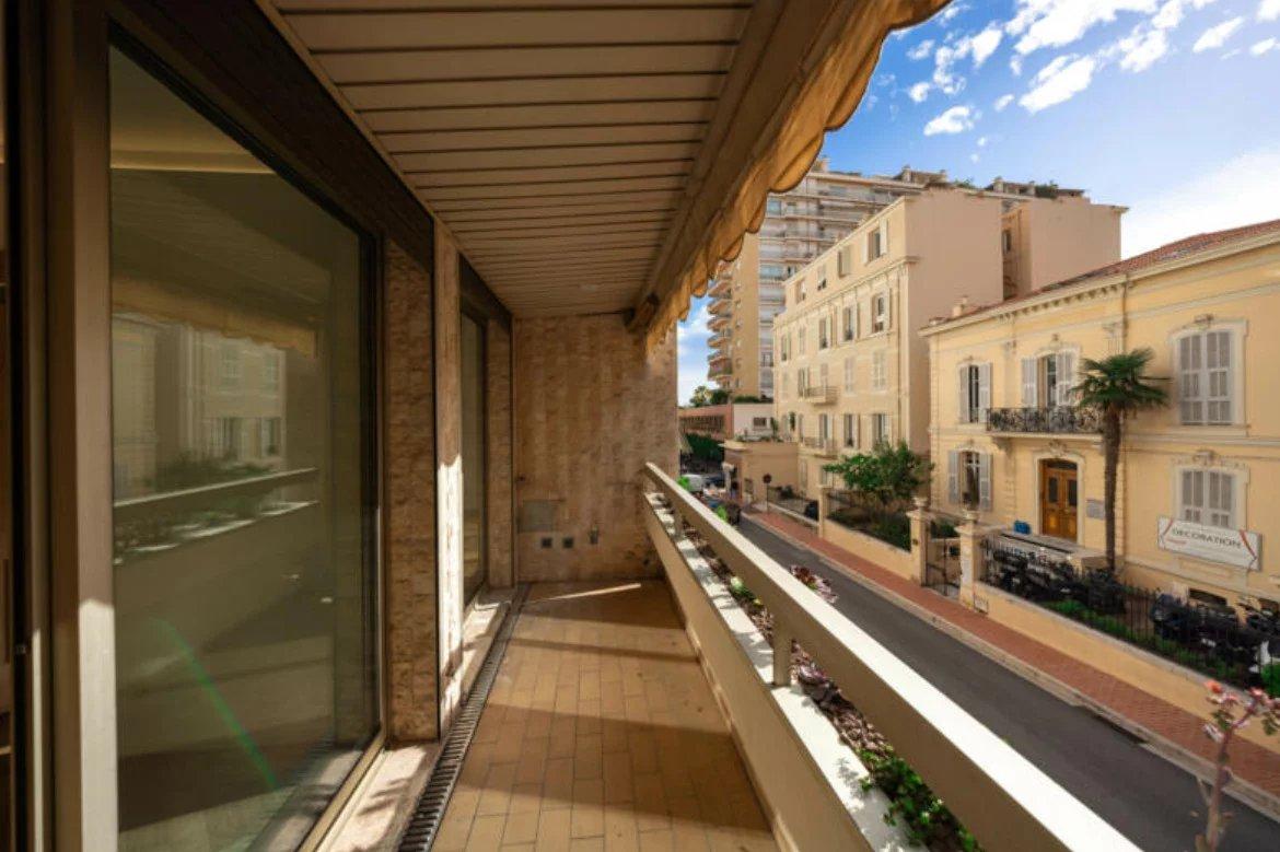 Appartement rénové de 2 chambres