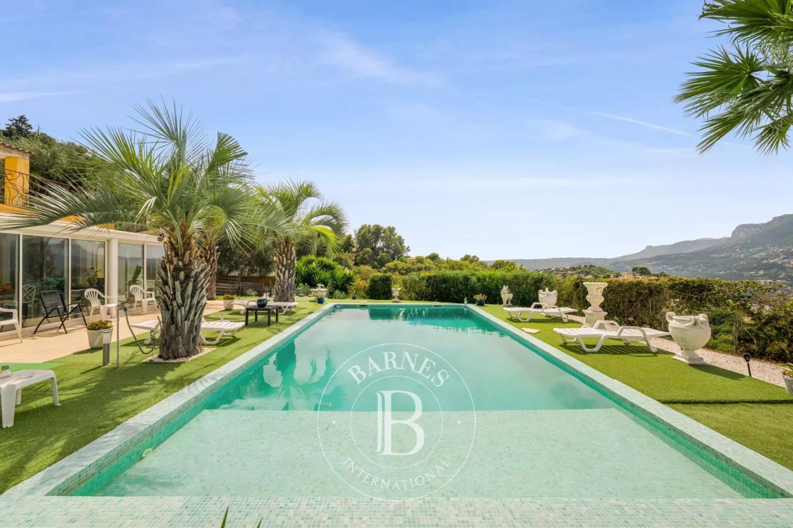 COLOMARS - PROPRIÉTÉ FAMILIALE DE 331 M²  - PISCINE ET JARDIN DE 2 262 M²