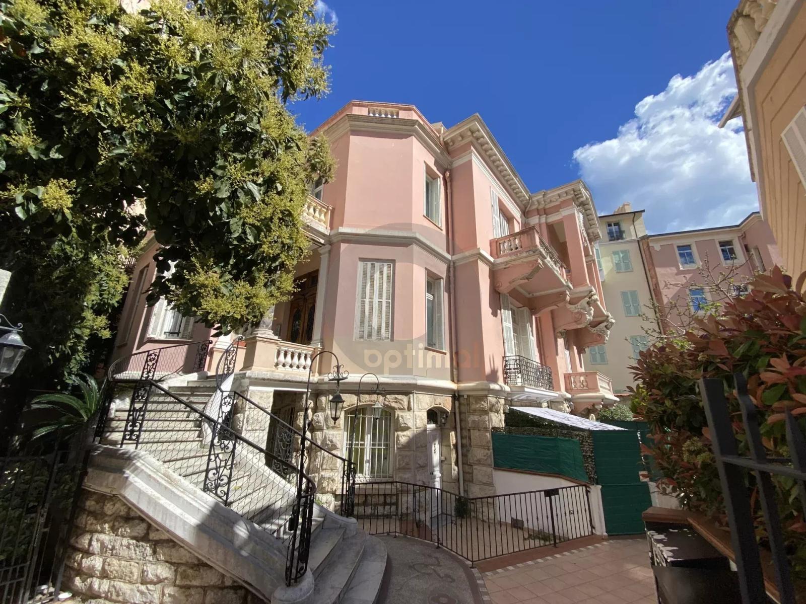 A VENDRE MENTON CENTRE 3P DERNIER ETAGE 62M2 AVEC TERRASSE  38M2