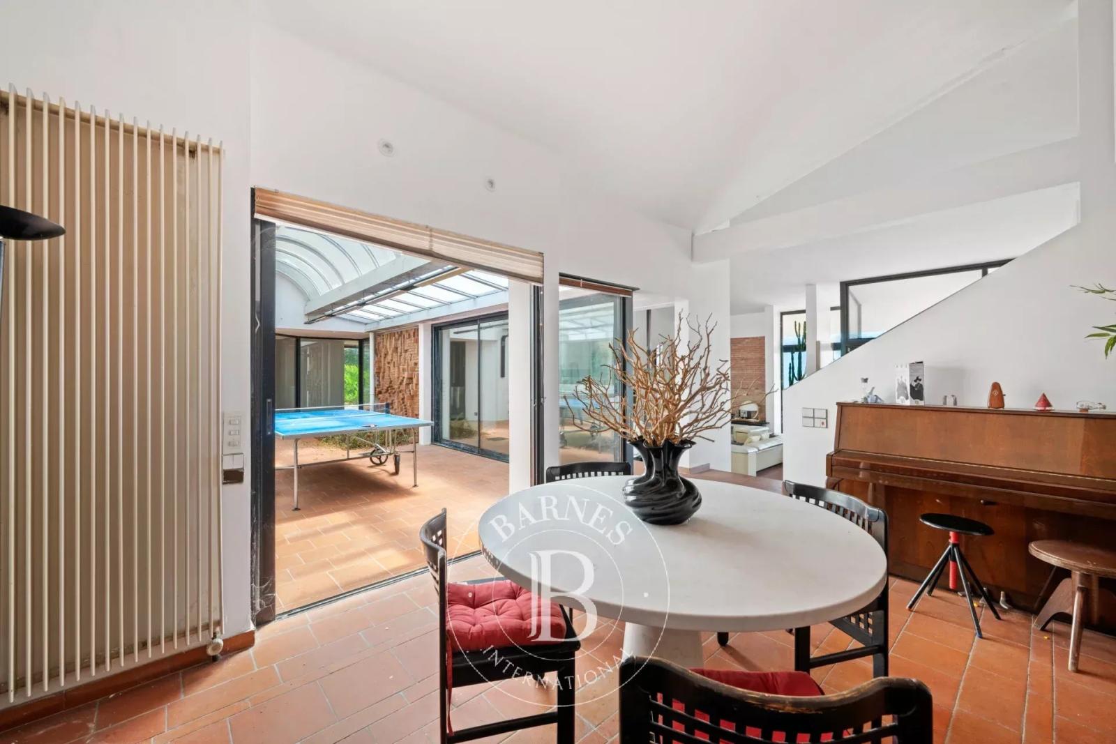 NICE – SECTEUR VINAIGRIER - VASTE PROPRIÉTÉ D'EXCEPTION AVEC MAISON D'HÔTES, PISCINE, TENNIS ET VUE PANORAMIQUE