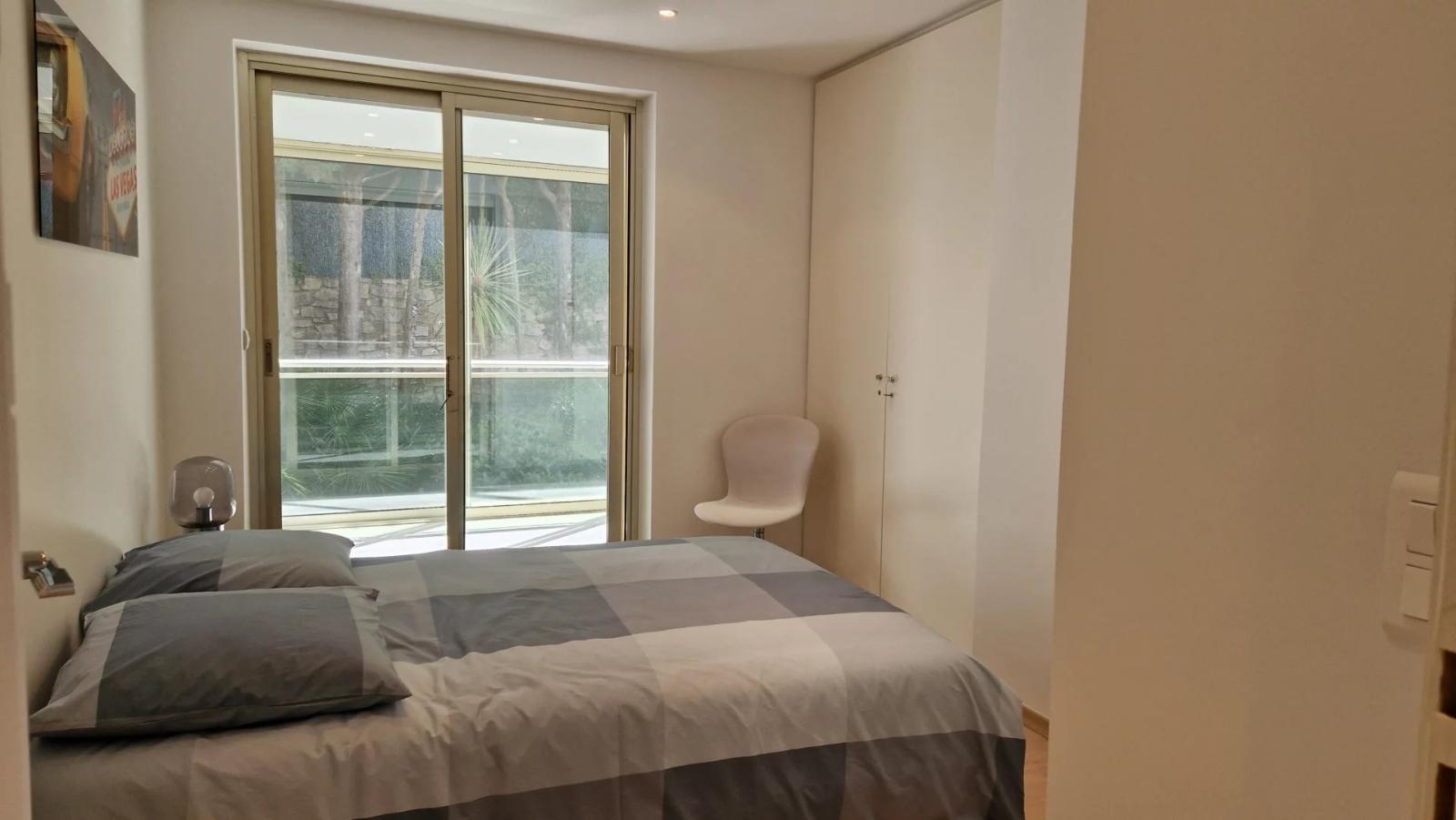 LE CANNET - GRAND APPARTEMENT T4 TRAVERSANT - PLEINE VUE MER