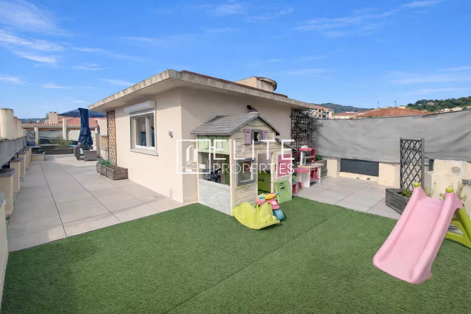 EXEPTIONNEL APPARTEMENT T5 en DUPLEX 109m² + TOIT TERRASSE de 75m² à VALLAURIS avec Garage.