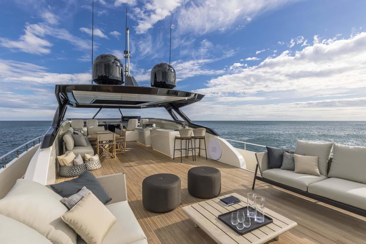 5861f_059eb_caecg_ferrettiyachts1000-yacht-de-luxe-a-vendre-sundeck-terrasse.jpg