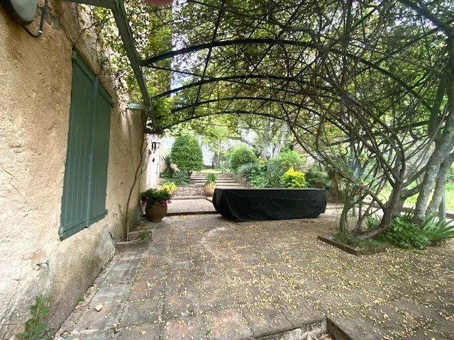 LORGUES BASTIDE DE CHARME DE 1789 DE 287 M2 SUR 2,5HA DE TERRAIN