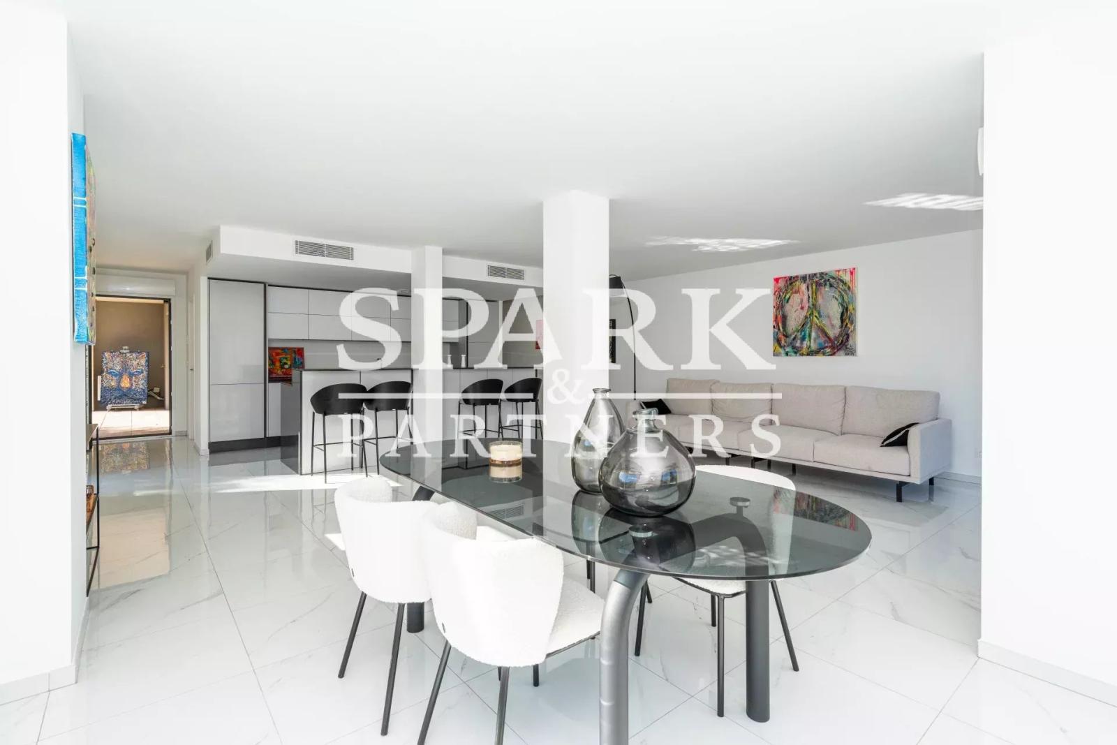 Roqbrune Cap Martin - Moderne appartement de 3 pièces avec jardin