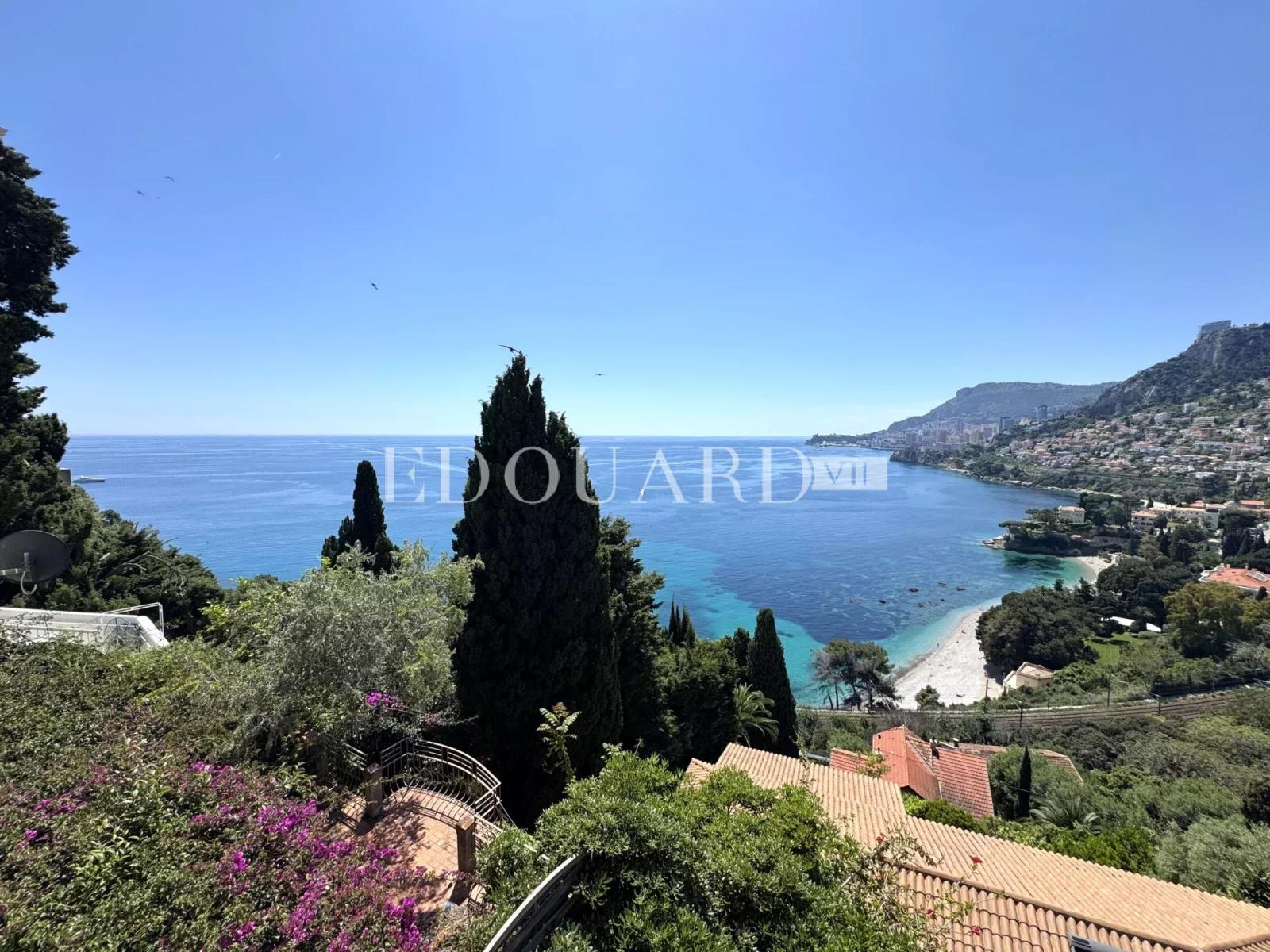 En exclusivité villa à vendre avec magnifique vue mer panoramique jusqu’à la Principauté de Monaco