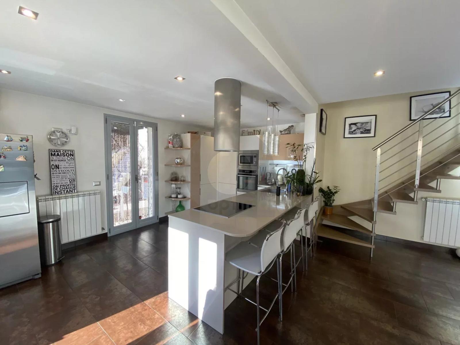 A VENDRE - BELLE MAISON AU CALME CADRE VERDOYANT