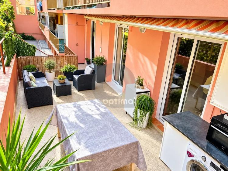 A VENDRE - MENTON CAREÏ - BEAU 3P AVEC CAVE EN BON ETAT TRAVERSANT BALCON TERRASSE ET JARDIN
