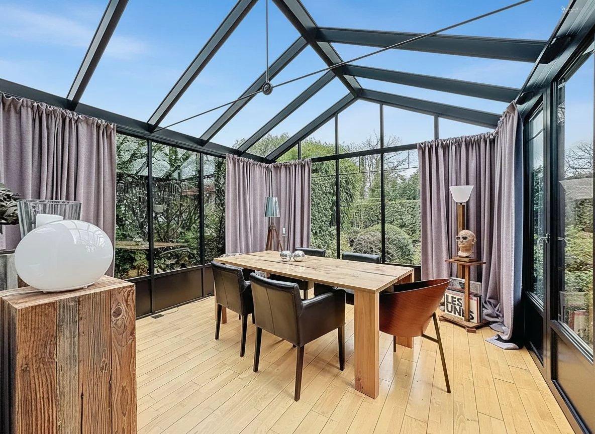 Élégante villa jumelle avec jardin et piscine