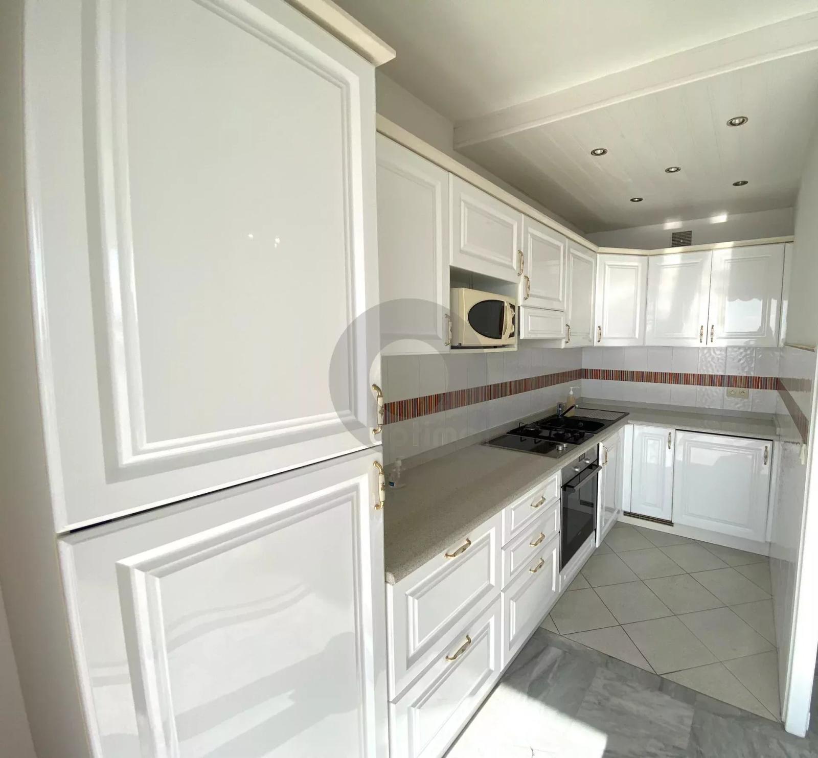 A VENDRE ROQUEBRUNE CAP MARTIN - FRONT DE MER 2P 43M2 AVEC TERRASSE 12M2 CAVE