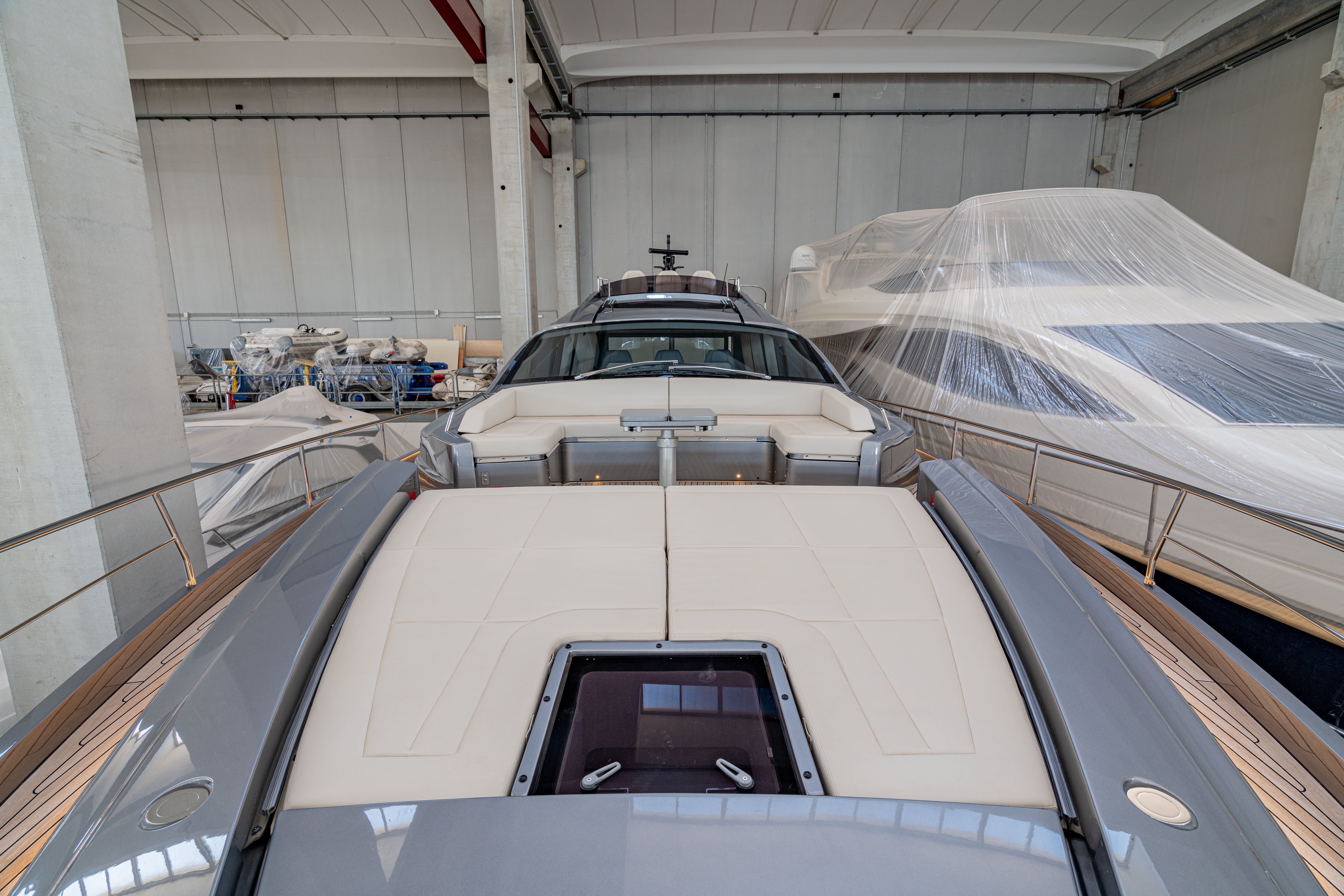 7T5hA_01_pershing_8x_16_silver_bullet_exterior_15.jpg