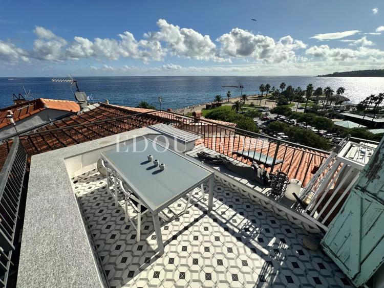 Quatre pièces en duplex avec spectaculaire terrasse sur le toit et époustouflante vue mer panoramique