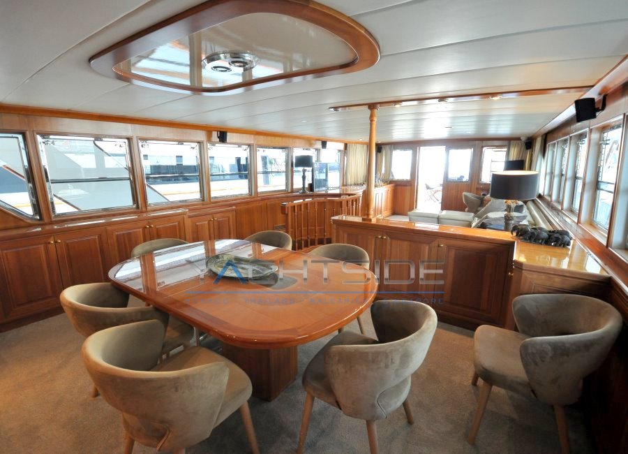 804bc_knwea_crn_115_-_motor_yachts_ava_1976_14.jpg