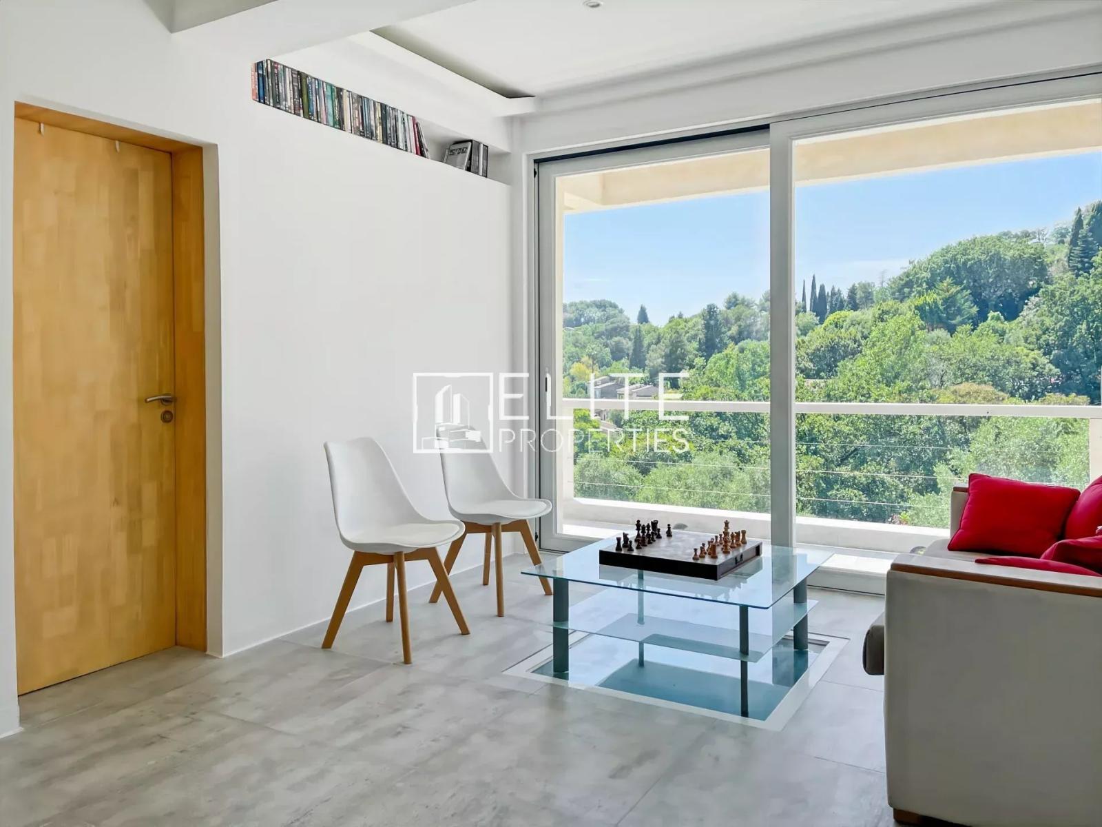 VILLA 8P de 175m² + PISCINE CALME ABSOLU -  MOUGINS