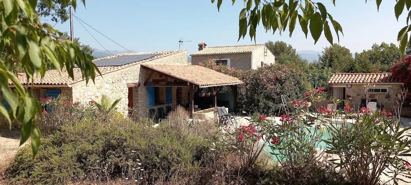 Propriété d’Exception à Vendre – 6 600 m² avec Piscine et 3 Bâtiments