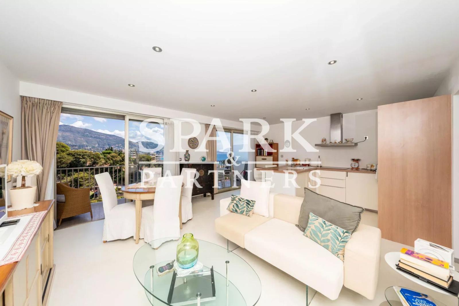Roquebrune Cap Martin - Bel appartement dernière étage - vue mer