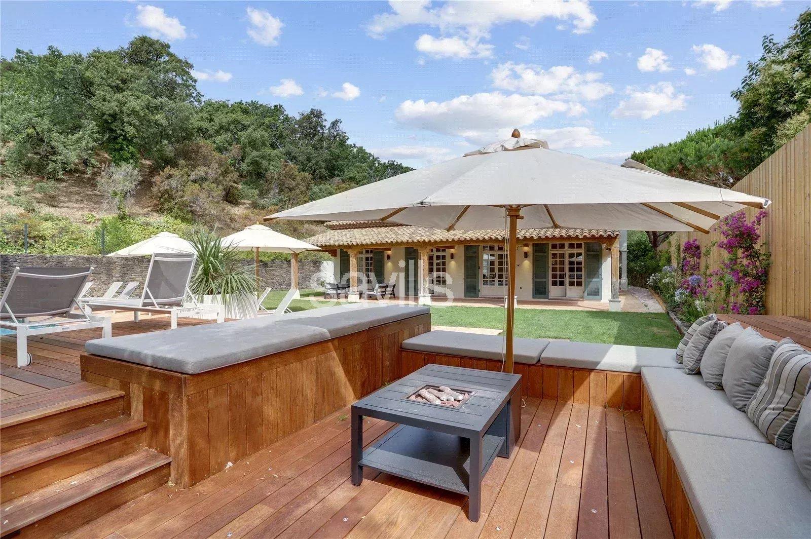 Propriété provencale au cœur de deux hectares de garrigues, proche de Pampelonne