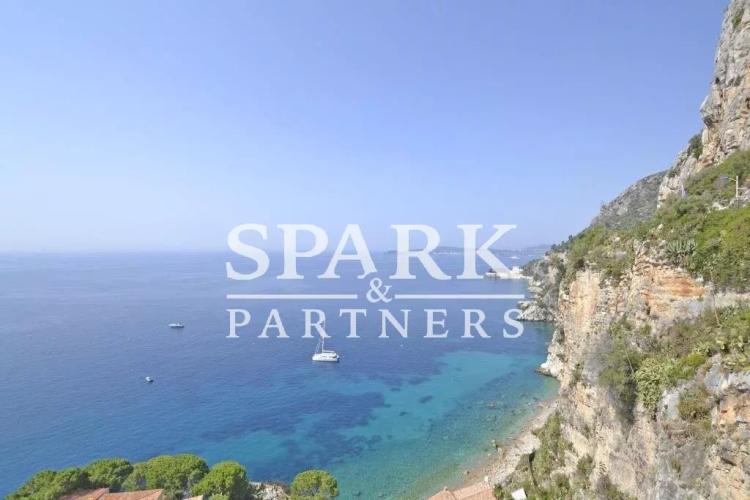 Cap d'Ail - Location - Villa moderne dans un domaine privé avec accès à la plage