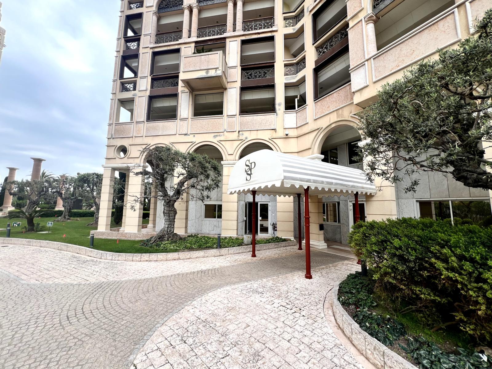 FONTVIEILLE - SPACIEUX BUREAUX AVEC 6 ESPACES DE TRAVAIL - LE SEASIDE PLAZA