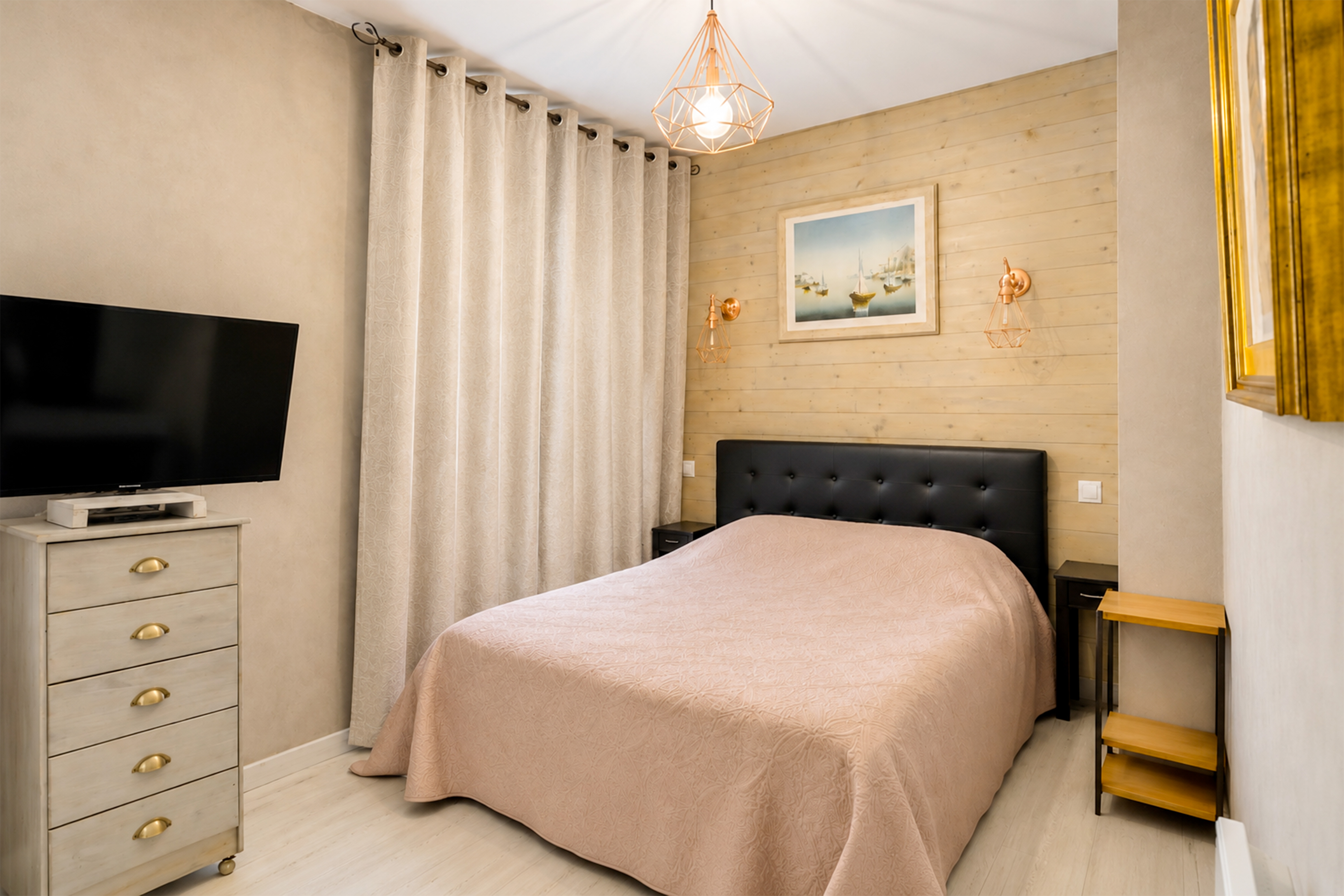 5d8ee_chambre-1-roquebrune-cap-martin-valeri-agency-by-jm-barei-cap-d-ail-1788875316.jpg