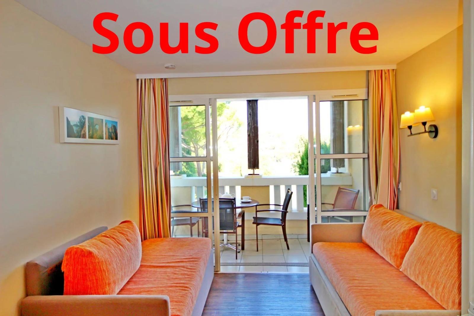 SOUS OFFRE AGAY CAP ESTEREL LE VILLAGE 2 PIECES PREMIER ETAGE. TERRASSE COUVERTE EN ANGLE