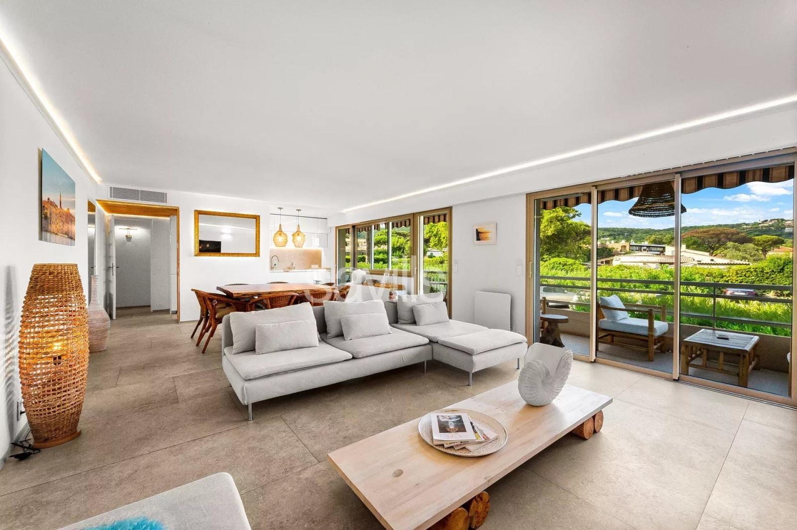 Vue mer pour cet appartement trois chambres avec accès direct à la plage - Saint-Tropez
