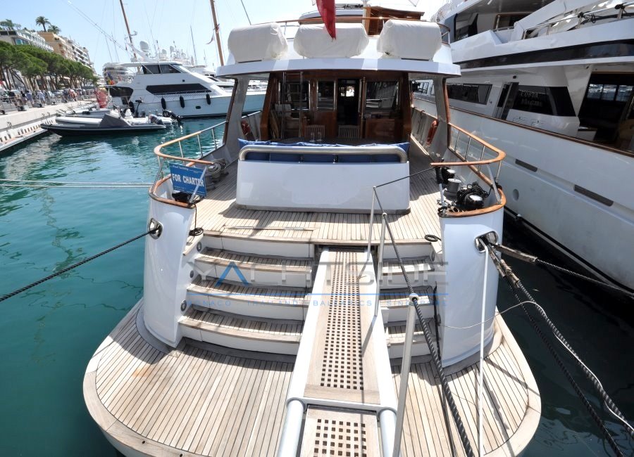3cded_c7uns_crn_115_-_motor_yachts_ava_1976_3.jpg