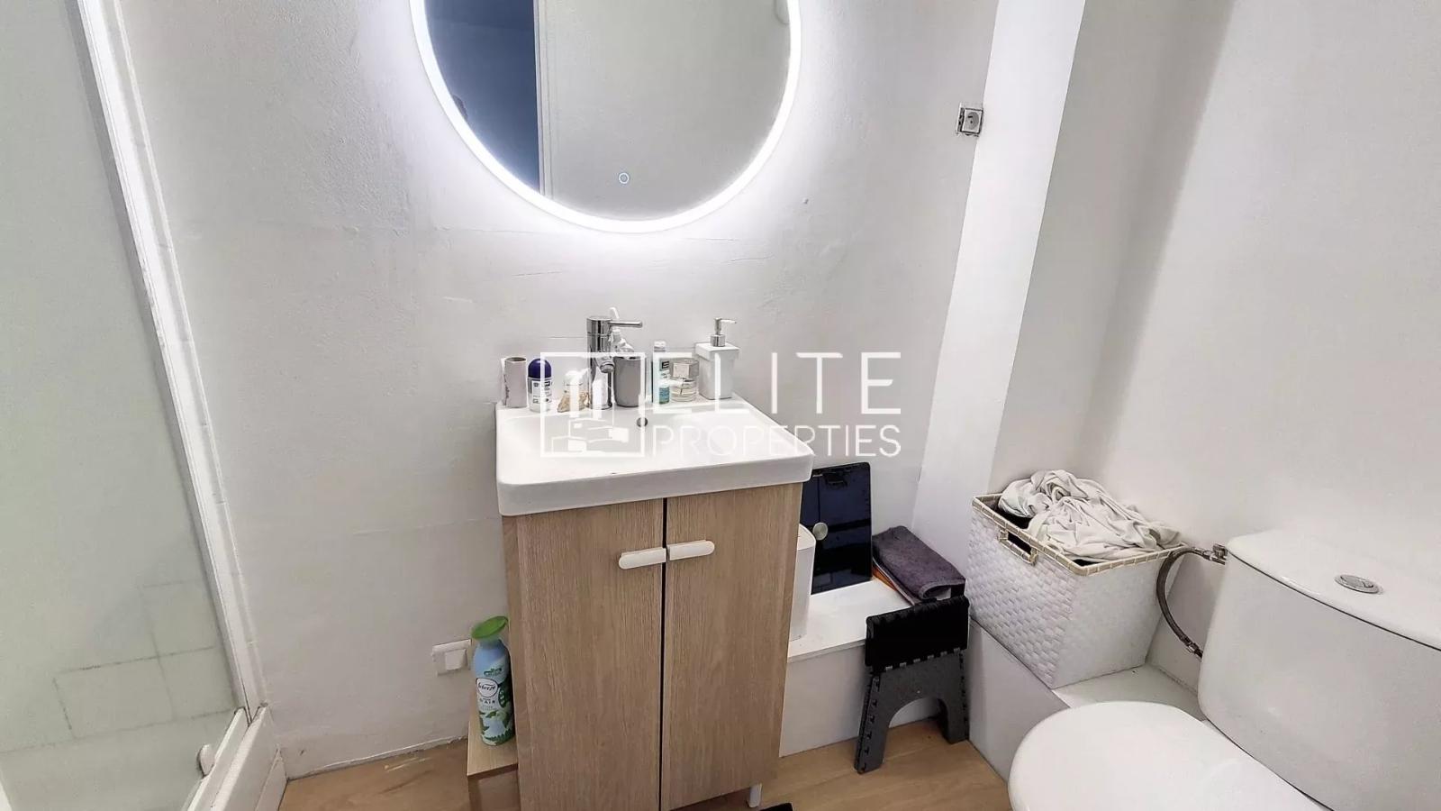 STUDIO + TERRASSE ET PARKING GRASSE