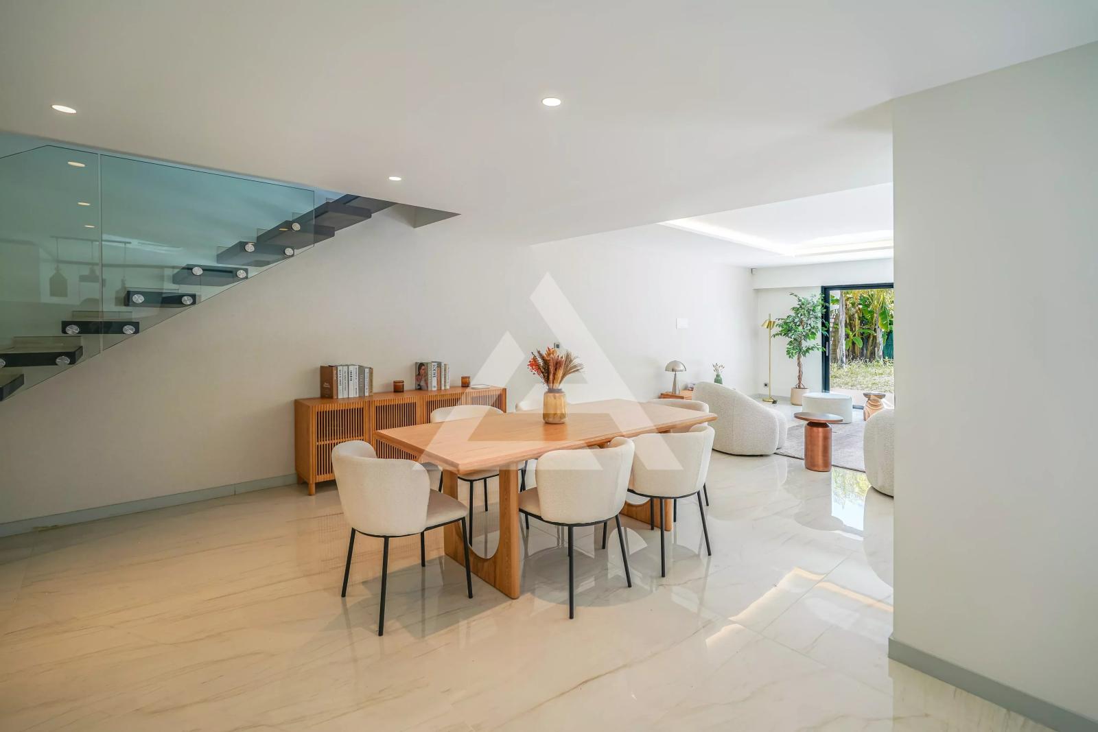 SAINT-JEAN-CAP-FERRAT - APPARTEMENT/VILLA - STATIONNEMENT