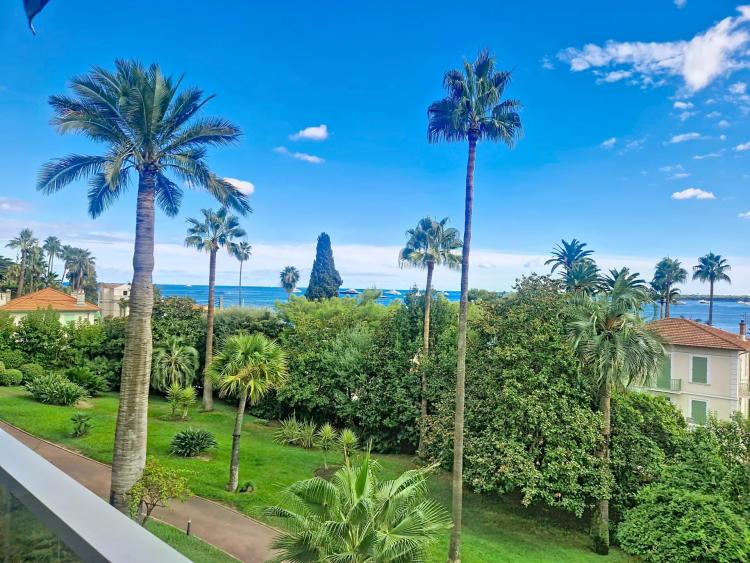 Cannes Basse Californie – Appartement 3 pièces - Terrasse - Vue mer - Parking