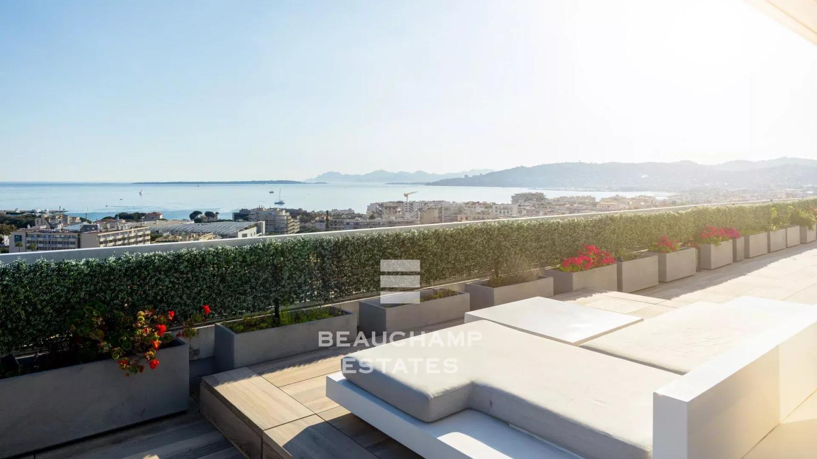 penthouse avec vue mer panoramique et piscine -  antibes