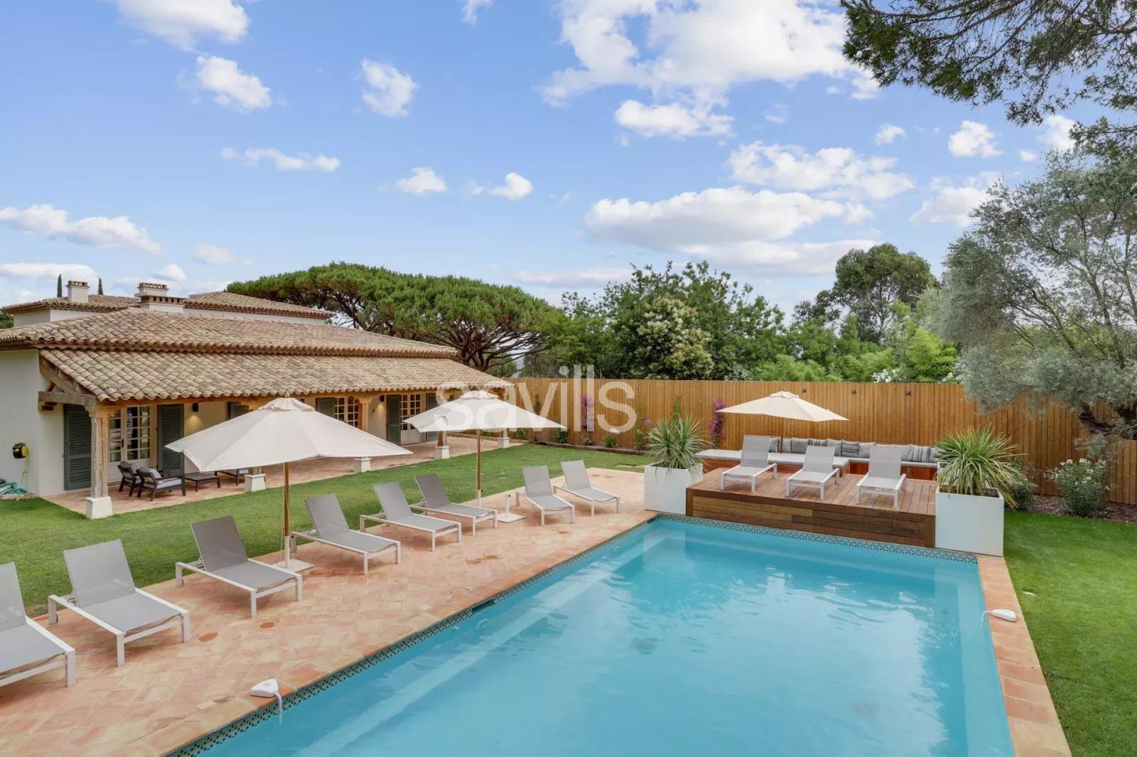 Propriété provencale au cœur de deux hectares de garrigues, proche de Pampelonne