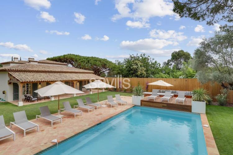 Propriété provencale au cœur de deux hectares de garrigues, proche de Pampelonne