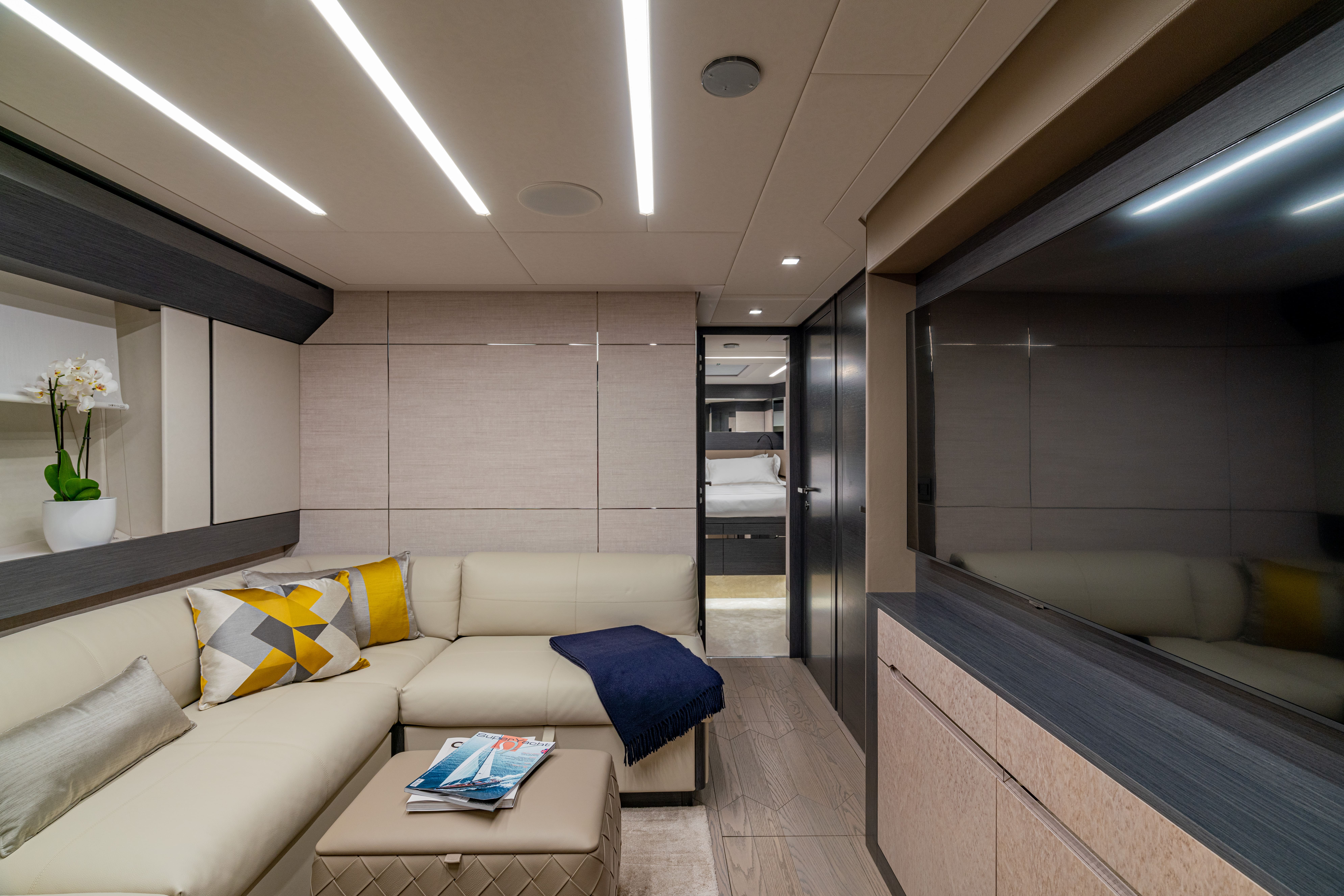1fLqA_02_pershing_8x_16_silver_bullet_interior_18.jpg