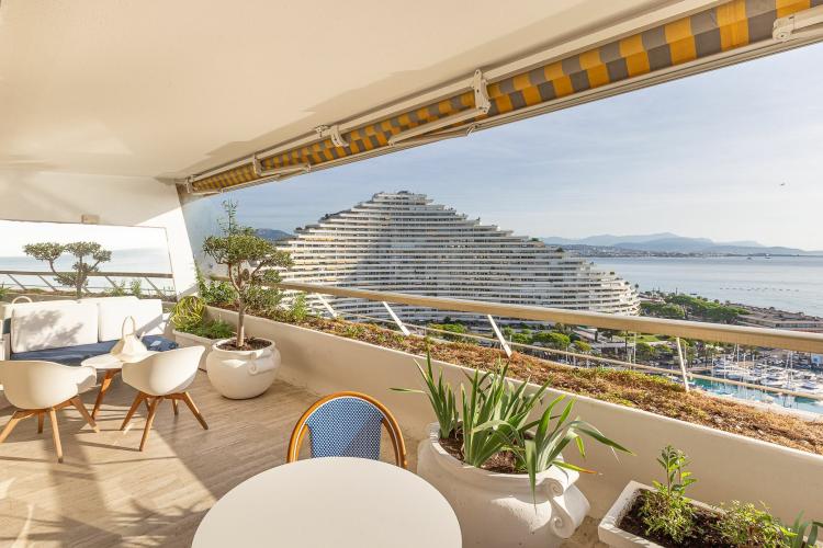 Appartement de deux chambres avec vue sur la mer à Marina Baie des Anges