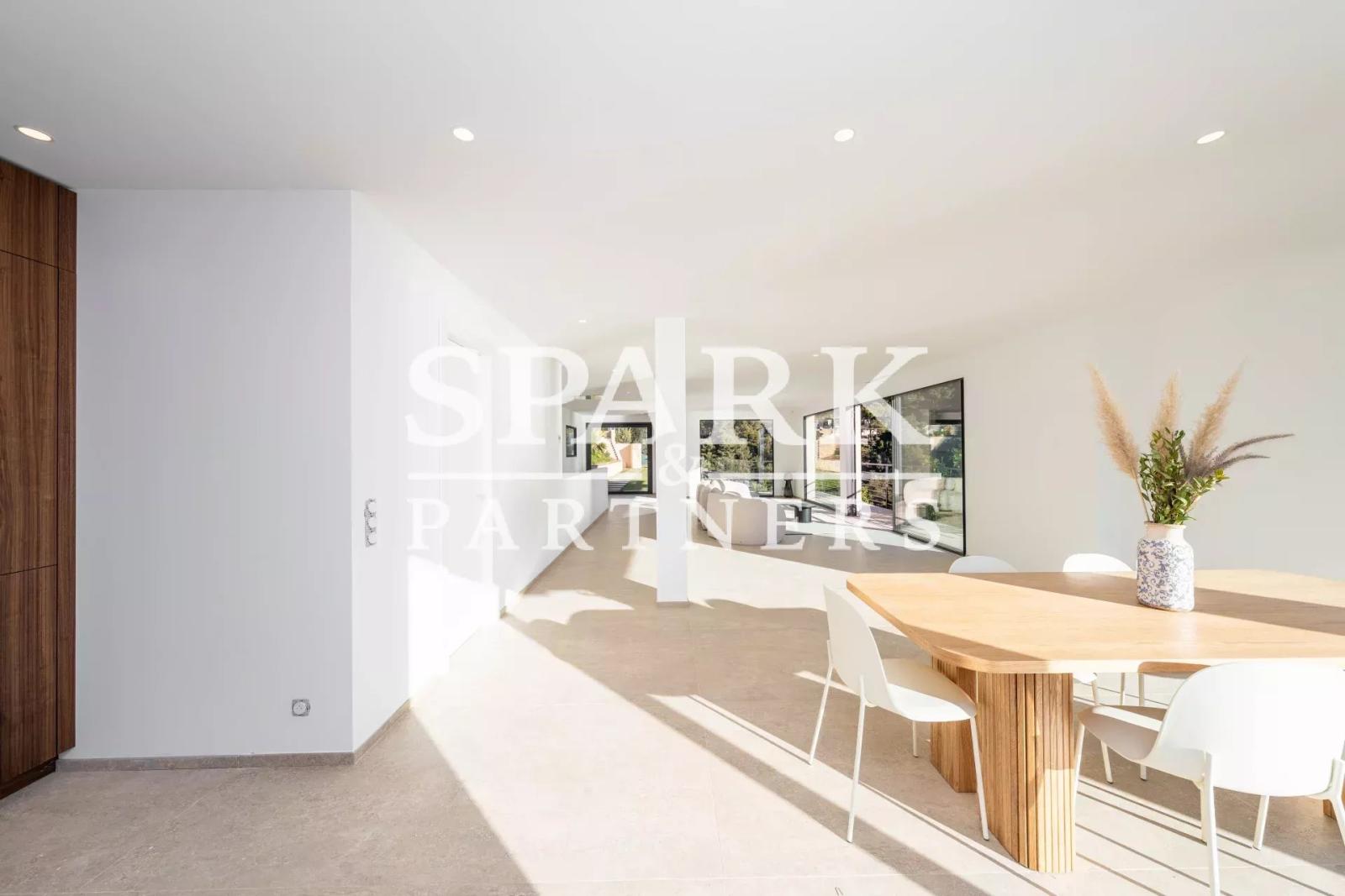 Roquebrune Cap Martin -Magnifique villa contemporaine - vue mer