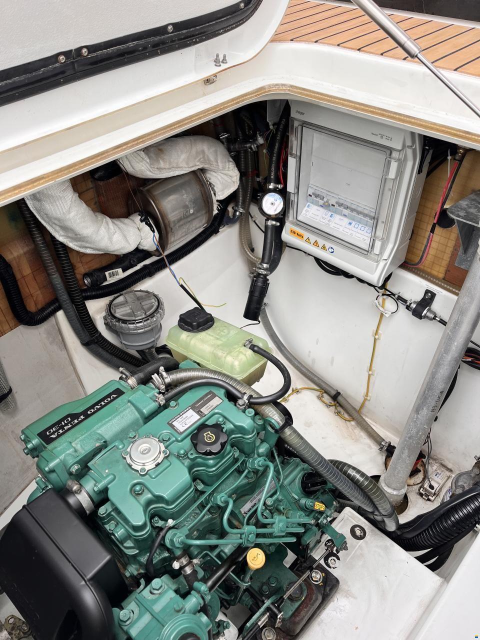 d7651_2016-fountaine-pajot-lucia-40-sail-9423220-20240610085129613-1_xlarge.jpg